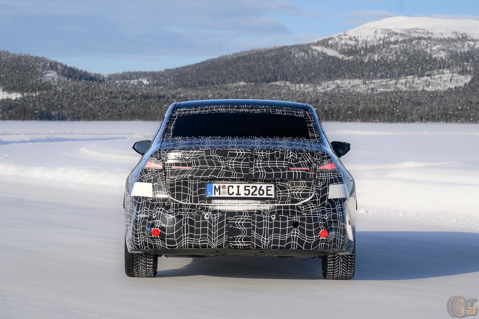 , 2027 BMW i3 E-Sportlimousine (Neue Klasse) lors du test hivernal