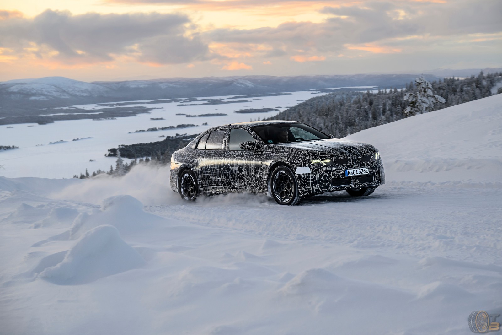 , 2027 BMW i3 E-Sportlimousine (Neue Klasse) lors du test hivernal