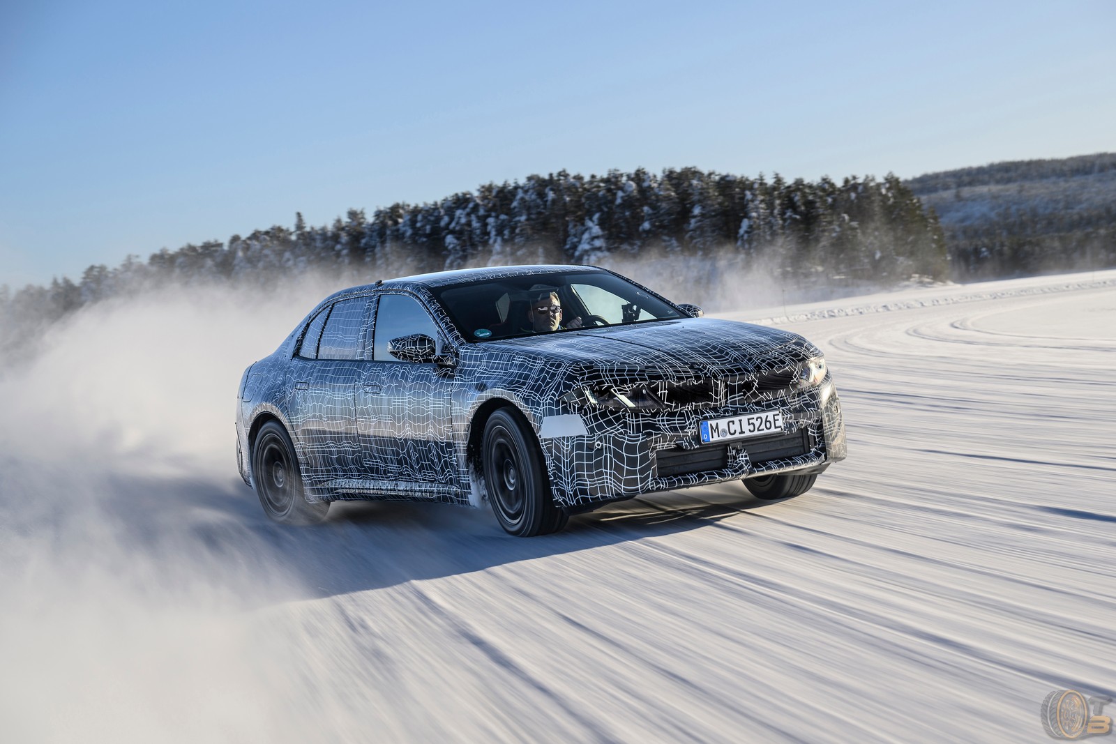 , 2027 BMW i3 E-Sportlimousine (Neue Klasse) lors du test hivernal