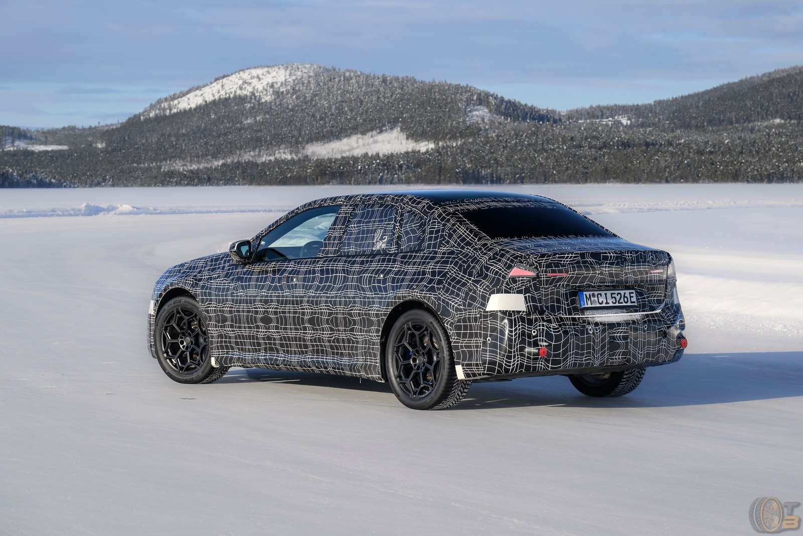 , 2027 BMW i3 E-Sportlimousine (Neue Klasse) lors du test hivernal